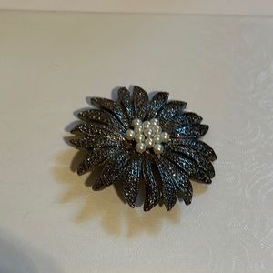 Dark Silver Toned and Faux Pearl Flower Brooch Pin